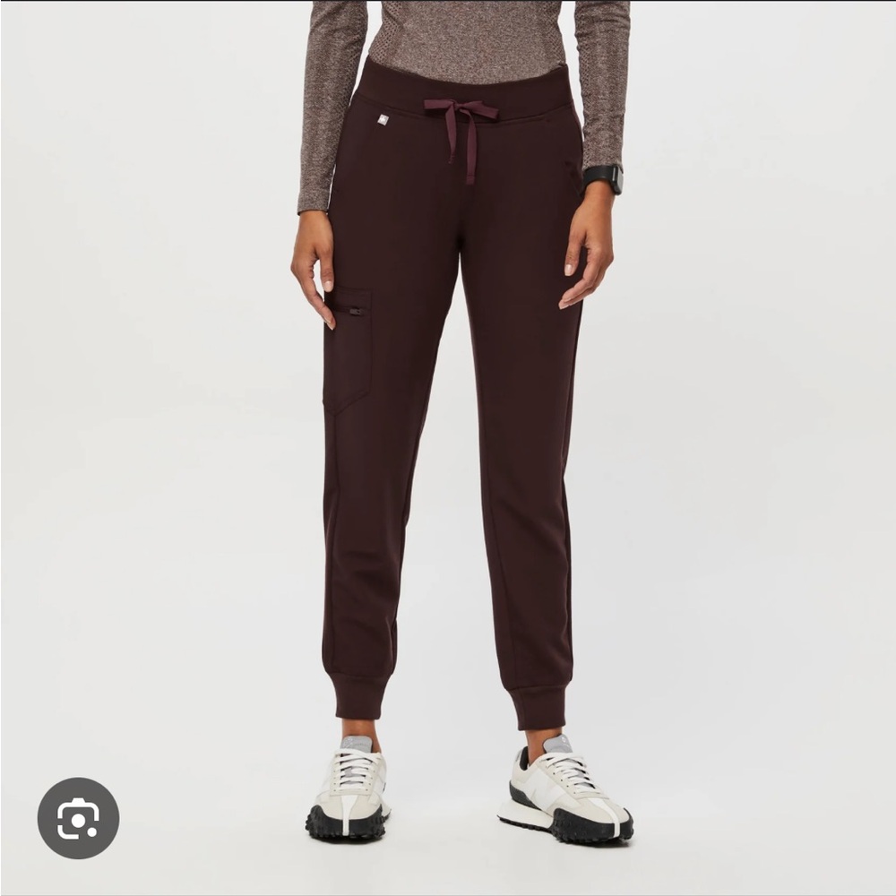Figs Zamora 2.0 Regular Waist Jogger Scrub Pants in Espresso, size medium